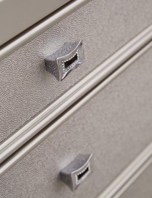 Coralayne King Upholstered Bed and 2 Nightstands - Image 11