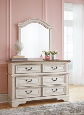 Realyn Twin Bed, Dresser and Mirror - Image 6