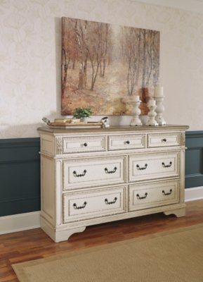 Realyn King Storage Bed, Dresser, Chest and 2 Nightstands - Image 16