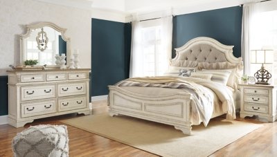 Realyn Nightstand - Image 8