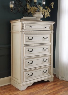 Realyn King Storage Bed, Dresser, Chest and 2 Nightstands - Image 17