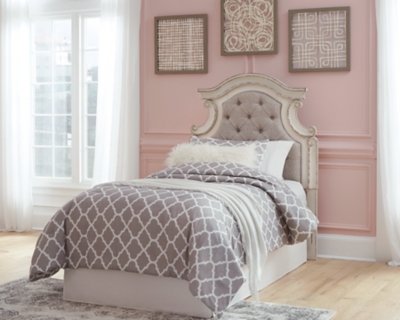 Realyn Twin Upholstered Panel Headboard - Image 4