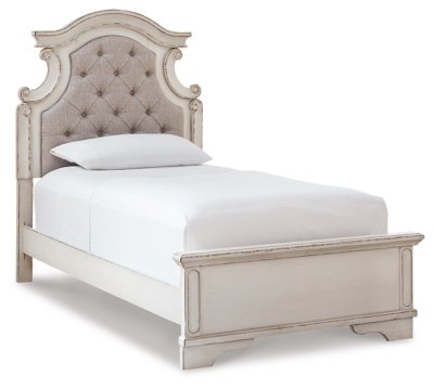 Realyn Twin Bed, Dresser and Mirror - Image 4