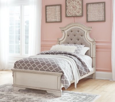 Realyn Twin Bed, Dresser and Mirror - Image 7