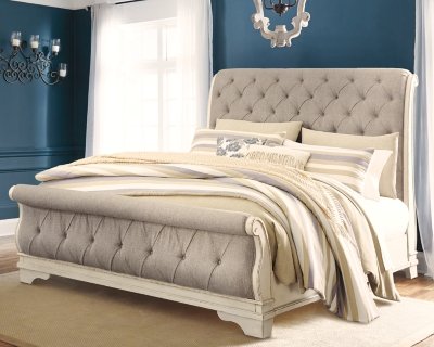 Realyn Queen Sleigh Bed - Image 3