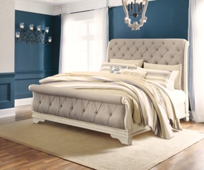 Realyn King Sleigh Bed, Dresser Mirror and Nightstand - Image 12