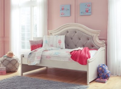 Realyn Twin Day Bed - Image 10