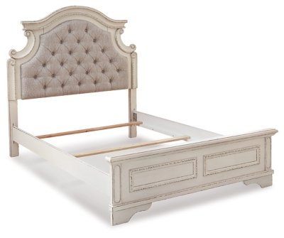 Realyn Full Panel Bed, Dresser and Mirror - Image 5