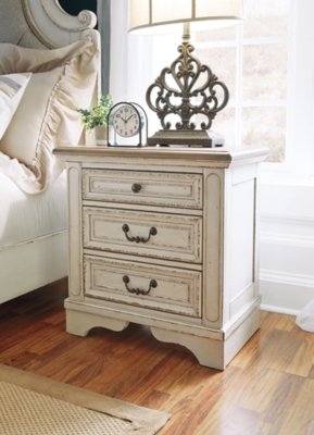 Realyn King Storage Bed, Dresser, Chest and 2 Nightstands - Image 21
