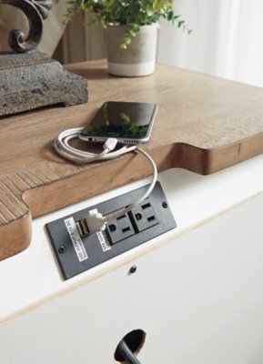 Realyn Queen Upholstered Panel Bed, Dresser, Mirror, Chest and Nightstand - Image 22