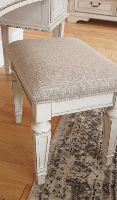 Realyn King Panel Bed, Dresser, Mirror, Chest, Vanity and Nightstand - Image 19