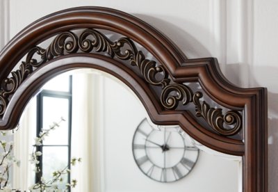 Lavinton Dresser and Mirror - Image 3