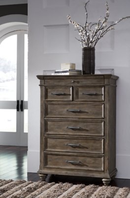 Johnelle Chest of Drawers - Image 3