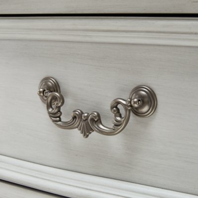 Montelaine Chest of Drawers - Image 7