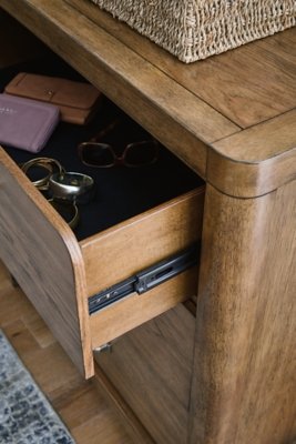 Cabalynn Dresser and Mirror - Image 10