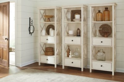 Bolanburg Display Cabinet - Image 13
