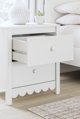 Hallityn Nightstand - Image 12