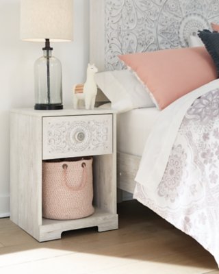 Paxberry Nightstand - Image 3