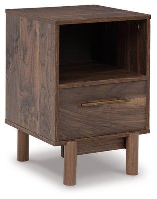 Calverson Queen Panel Platform Bed with Dresser and Nightstand - Image 15