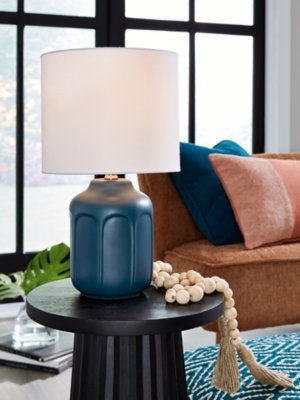 Gierburg Table Lamp - Image 3