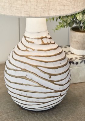 Aleela Table Lamp (Set of 2) - Image 4