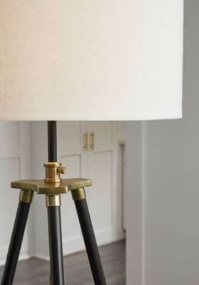 Cashner Floor Lamp - Image 4