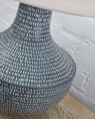 Schylarmont Table Lamp - Image 5