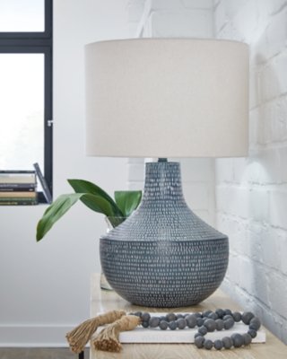 Schylarmont Table Lamp - Image 3