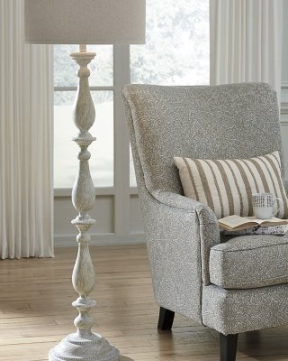 Bernadate Floor Lamp - Image 3
