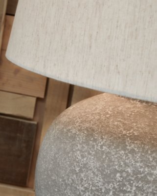 Dreward Table Lamp - Image 5