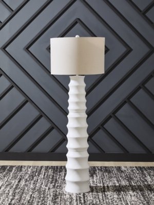 Veraleigh Floor Lamp - Image 3
