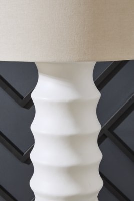 Veraleigh Floor Lamp - Image 4