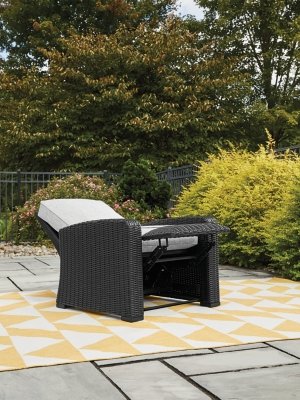 Beachcroft Outdoor Recliner - Image 8