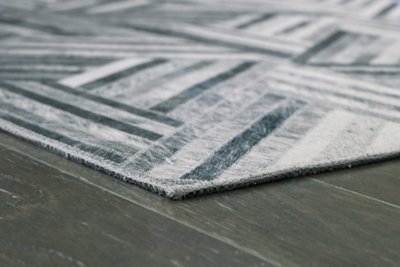 Adalock 5' x 7' Rug - Image 4