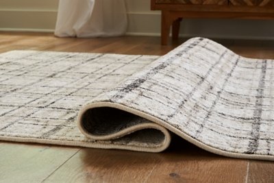 Azmerilla 5'3" x 7'6" Rug - Image 5