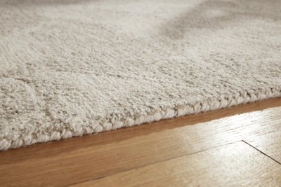 Chadess 5' x 7' Rug - Image 4
