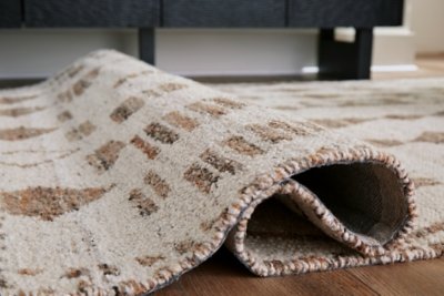Brettler 8' x 10' Rug - Image 5
