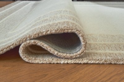 Teelgan Large Rug - Image 5