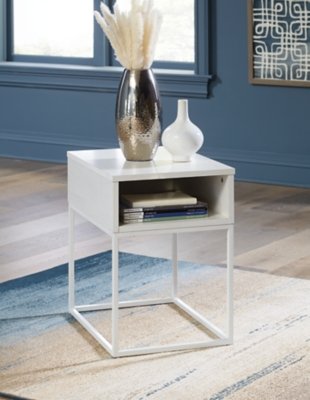 Deznee End Table - Image 3