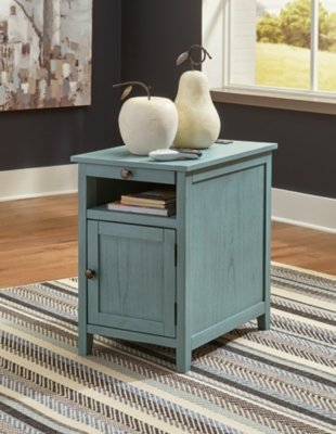 Treytown Chairside End Table - Image 3