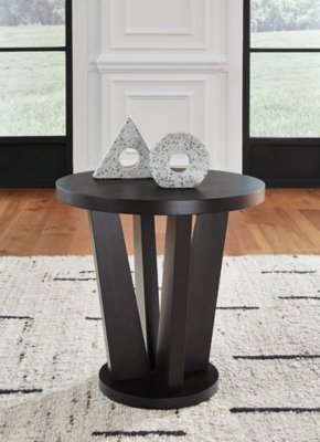 Chasinfield End Table - Image 3
