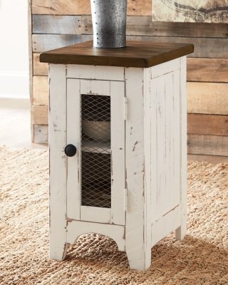 Wystfield Chairside End Table - Image 3
