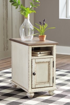 Realyn Chairside End Table - Image 4