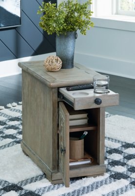 Moreshire Chairside End Table - Image 9