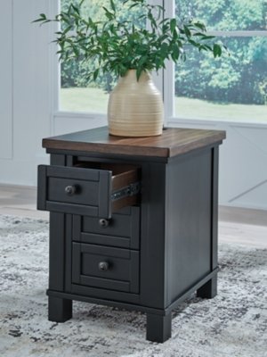 Wildenauer Chairside End Table - Image 9