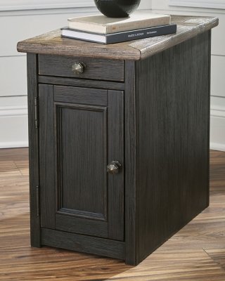 Tyler Creek Chairside End Table with USB Ports & Outlets - Image 3