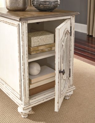 Realyn Chairside End Table - Image 8