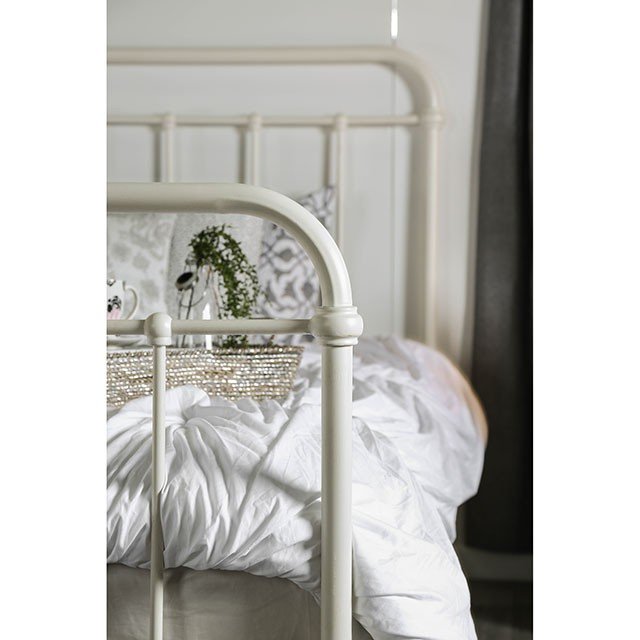 Iria E.King Bed - Image 7