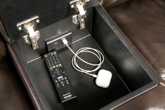 Gorgius Power Sectional - Image 4