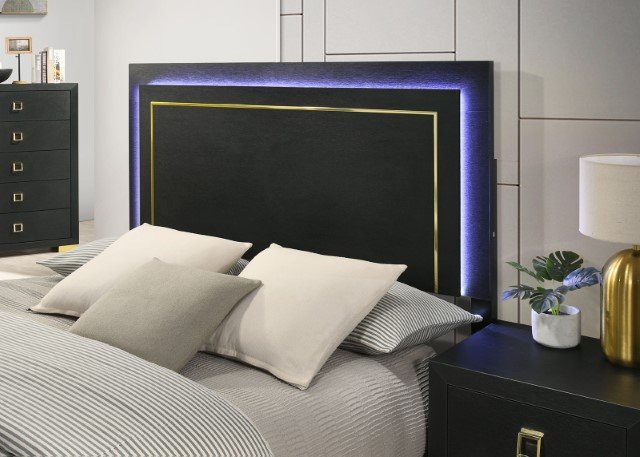 Latimer 4 Pc Queen Bedroom Set - Image 4